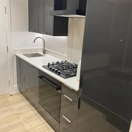 Modern 1-Bed Apartment In Buckinghamshire With Free Wifi, Parking & Garden High Wycombe Exterior photo