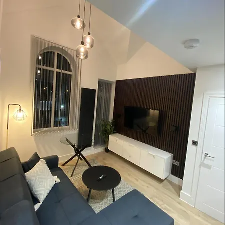 Modern 1-Bed Apartment In Buckinghamshire With Free Wifi, Parking & Garden High Wycombe Exterior photo
