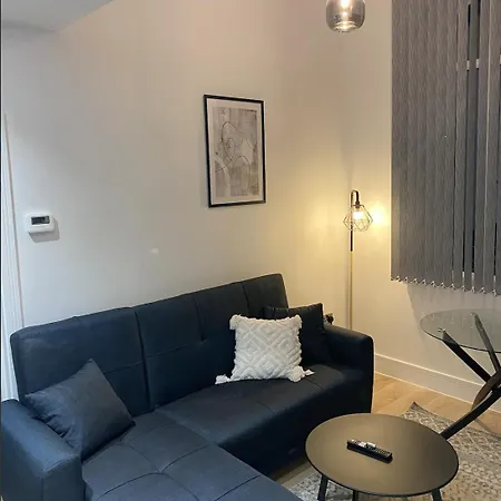 Modern 1-Bed Apartment In Buckinghamshire With Free Wifi, Parking & Garden High Wycombe Exterior photo
