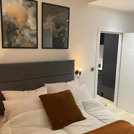 Modern 1-Bed Apartment In Buckinghamshire With Free Wifi, Parking & Garden High Wycombe Exterior photo