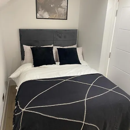 Modern 1-Bed Apartment In Buckinghamshire With Free Wifi, Parking & Garden High Wycombe Exterior photo