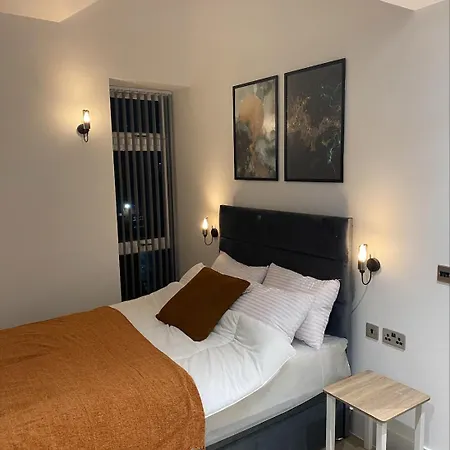 Modern 1-Bed Apartment In Buckinghamshire With Free Wifi, Parking & Garden High Wycombe Exterior photo