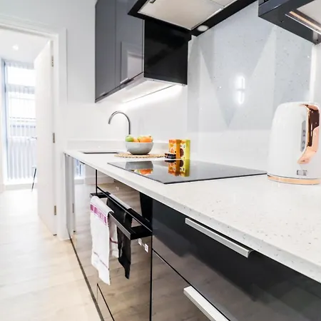 Modern 1-Bed Apartment In Buckinghamshire With Free Wifi, Parking & Garden High Wycombe Exterior photo