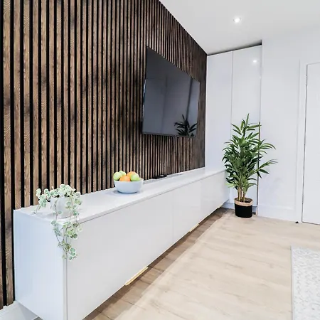 Modern 1-Bed Apartment In Buckinghamshire With Free Wifi, Parking & Garden High Wycombe Exterior photo