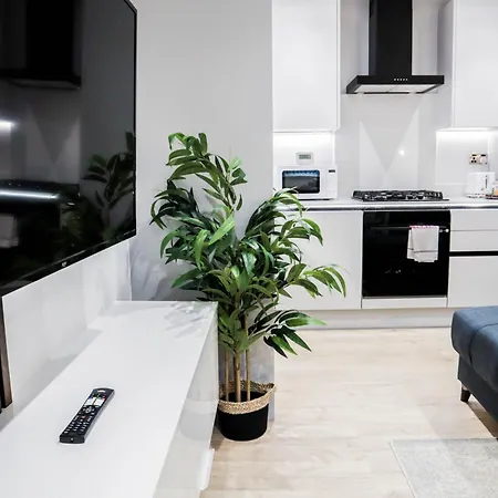 Modern 1-Bed Apartment In Buckinghamshire With Free Wifi, Parking & Garden High Wycombe Exterior photo