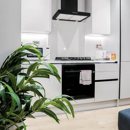 Modern 1-Bed Apartment In Buckinghamshire With Free Wifi, Parking & Garden High Wycombe Exterior photo