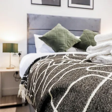 Modern 1-Bed Apartment In Buckinghamshire With Free Wifi, Parking & Garden High Wycombe Exterior photo