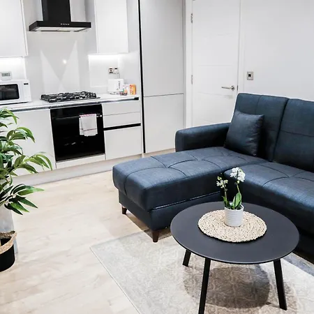 Modern 1-Bed Apartment In Buckinghamshire With Free Wifi, Parking & Garden High Wycombe Exterior photo