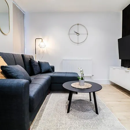 Modern 1-Bed Apartment In Buckinghamshire With Free Wifi, Parking & Garden High Wycombe Exterior photo
