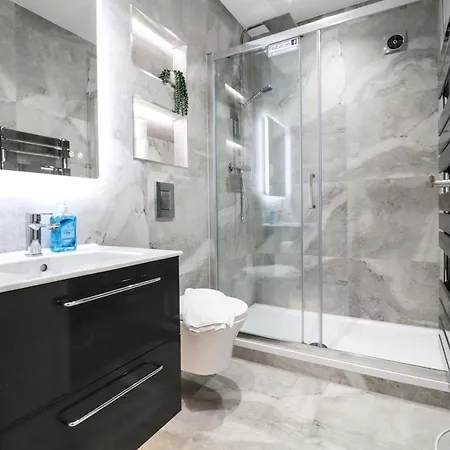 Modern 1-Bed Apartment In Buckinghamshire With Free Wifi, Parking & Garden High Wycombe Exterior photo