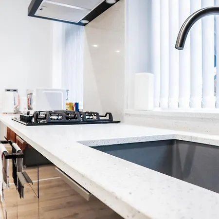 Modern 1-Bed Apartment In Buckinghamshire With Free Wifi, Parking & Garden High Wycombe Exterior photo