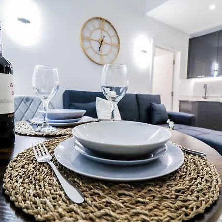 Modern 1-Bed Apartment In Buckinghamshire With Free Wifi, Parking & Garden High Wycombe Exterior photo