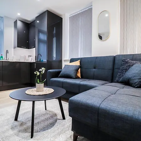 Modern 1-Bed Apartment In Buckinghamshire With Free Wifi, Parking & Garden High Wycombe Exterior photo