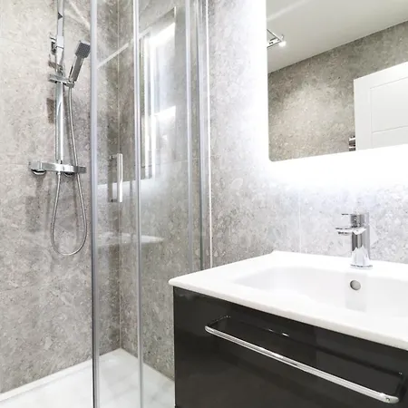 Modern 1-Bed Apartment In Buckinghamshire With Free Wifi, Parking & Garden High Wycombe Exterior photo