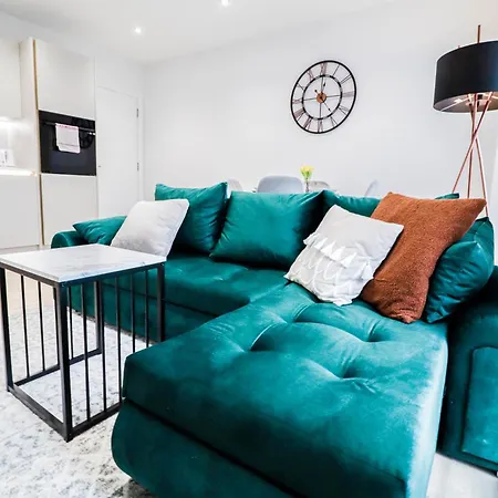 Modern 1-Bed Apartment In Buckinghamshire With Free Wifi, Parking & Garden High Wycombe Exterior photo