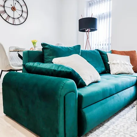 Modern 1-Bed Apartment In Buckinghamshire With Free Wifi, Parking & Garden High Wycombe Exterior photo