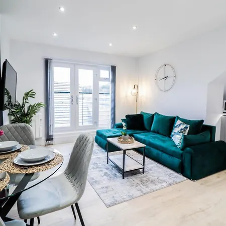 Modern 1-Bed Apartment In Buckinghamshire With Free Wifi, Parking & Garden High Wycombe Exterior photo