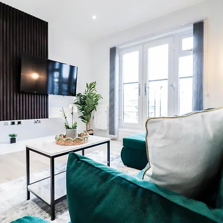 Modern 1-Bed Apartment In Buckinghamshire With Free Wifi, Parking & Garden High Wycombe Exterior photo