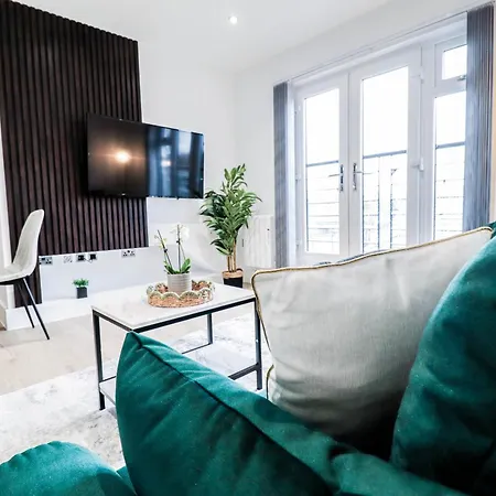 Modern 1-Bed Apartment In Buckinghamshire With Free Wifi, Parking & Garden High Wycombe Exterior photo