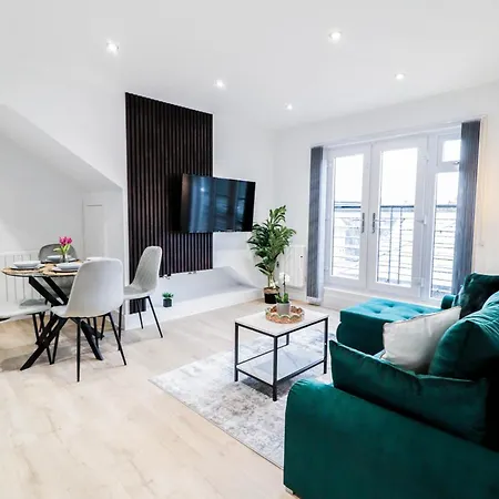 Modern 1-Bed Apartment In Buckinghamshire With Free Wifi, Parking & Garden High Wycombe Exterior photo