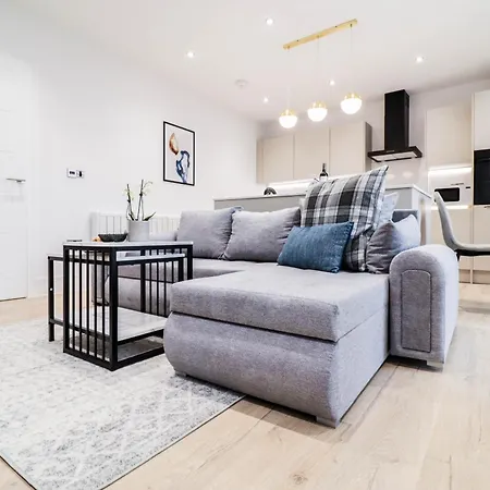 Modern 1-Bed Apartment In Buckinghamshire With Free Wifi, Parking & Garden High Wycombe Exterior photo