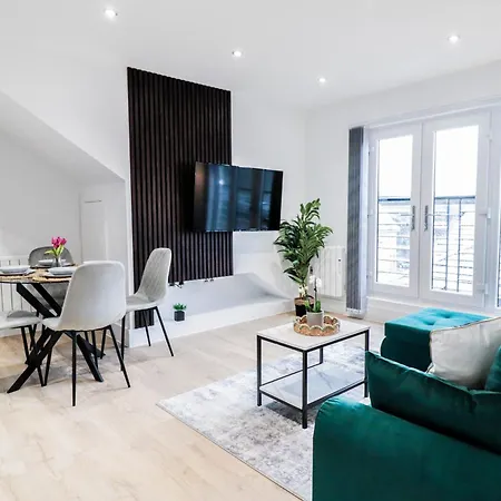 Modern 1-Bed Apartment In Buckinghamshire With Free Wifi, Parking & Garden High Wycombe Exterior photo