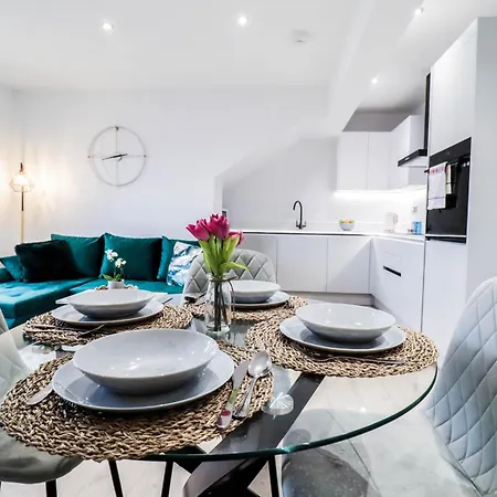 Modern 1-Bed Apartment In Buckinghamshire With Free Wifi, Parking & Garden High Wycombe Exterior photo