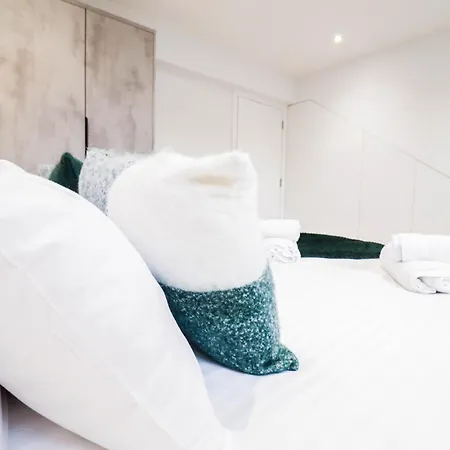 Modern 1-Bed Apartment In Buckinghamshire With Free Wifi, Parking & Garden High Wycombe Exterior photo