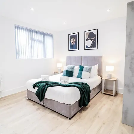 Modern 1-Bed Apartment In Buckinghamshire With Free Wifi, Parking & Garden High Wycombe Exterior photo