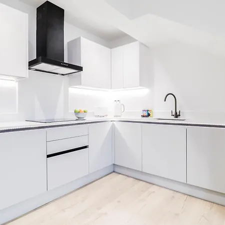 Modern 1-Bed Apartment In Buckinghamshire With Free Wifi, Parking & Garden High Wycombe Exterior photo