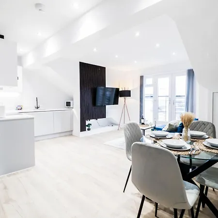 Modern 1-Bed Apartment In Buckinghamshire With Free Wifi, Parking & Garden High Wycombe Exterior photo