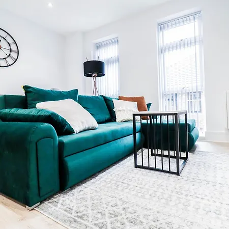 Modern 1-Bed Apartment In Buckinghamshire With Free Wifi, Parking & Garden High Wycombe Exterior photo