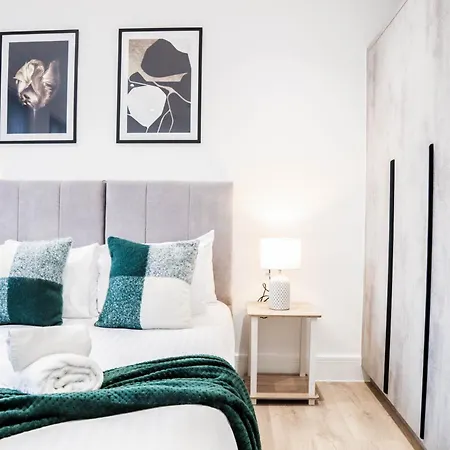 Modern 1-Bed Apartment In Buckinghamshire With Free Wifi, Parking & Garden High Wycombe Exterior photo