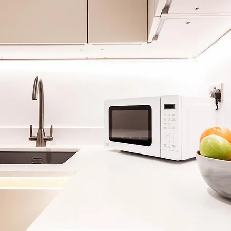 Modern 1-Bed Apartment In Buckinghamshire With Free Wifi, Parking & Garden High Wycombe Exterior photo