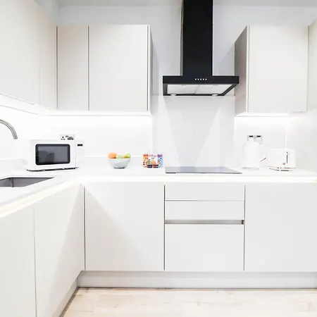 Modern 1-Bed Apartment In Buckinghamshire With Free Wifi, Parking & Garden High Wycombe Exterior photo