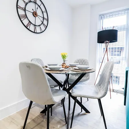 Modern 1-Bed Apartment In Buckinghamshire With Free Wifi, Parking & Garden High Wycombe Exterior photo