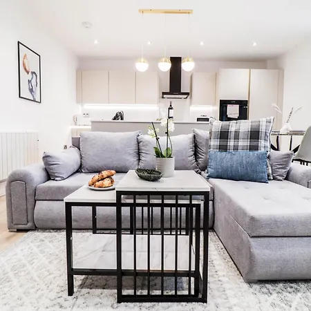 Modern 1-Bed Apartment In Buckinghamshire With Free Wifi, Parking & Garden High Wycombe Exterior photo
