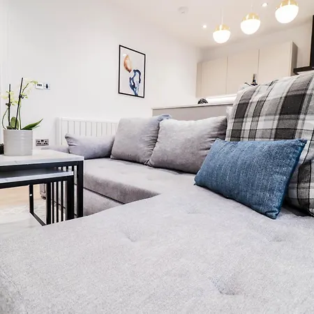 Modern 1-Bed Apartment In Buckinghamshire With Free Wifi, Parking & Garden High Wycombe Exterior photo