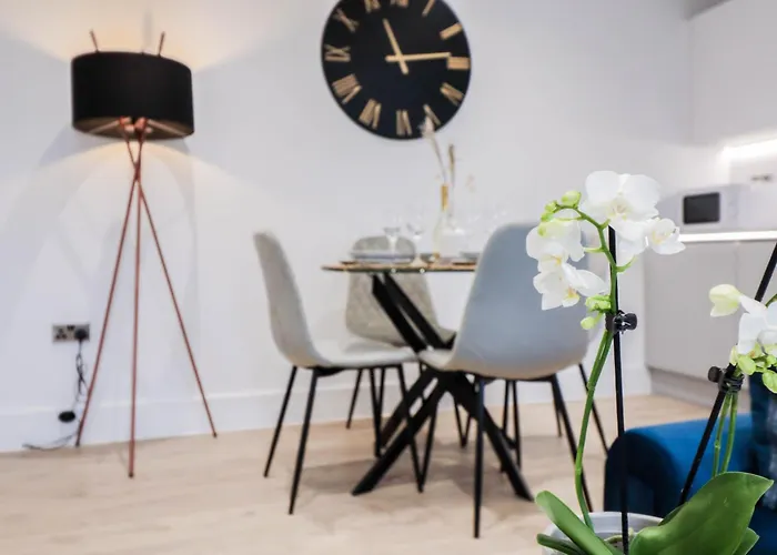 Modern 1-Bed Apartment In Buckinghamshire With Free Wifi, Parking & Garden