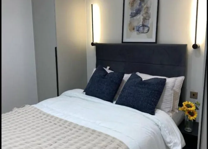 Modern 1-Bed Apartment In Buckinghamshire With Free Wifi, Parking & Garden