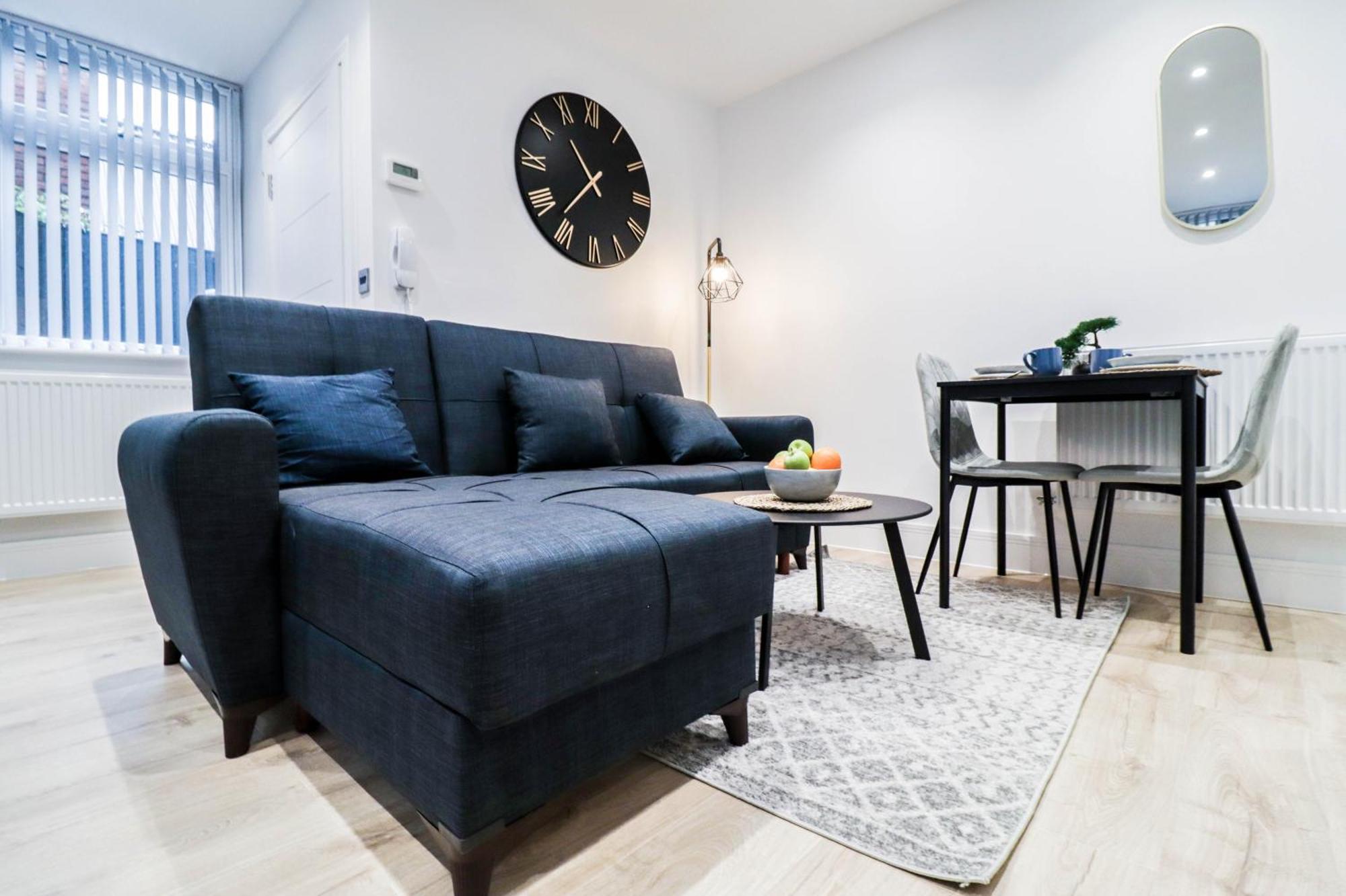 Modern 1-bed In Buckinghamshire With Free Wifi, Parking & Garden Apartment High Wycombe