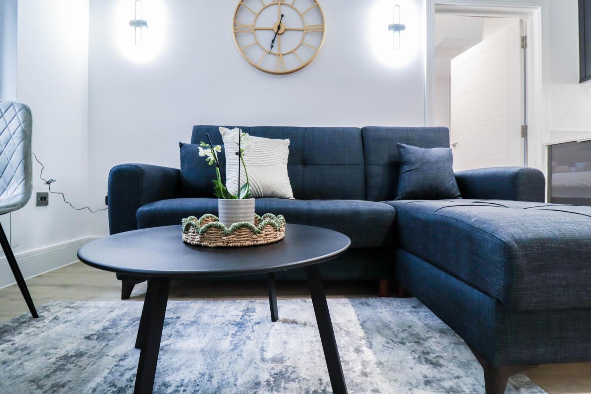 Modern 1-bed In Buckinghamshire With Free Wifi, Parking & Garden High Wycombe