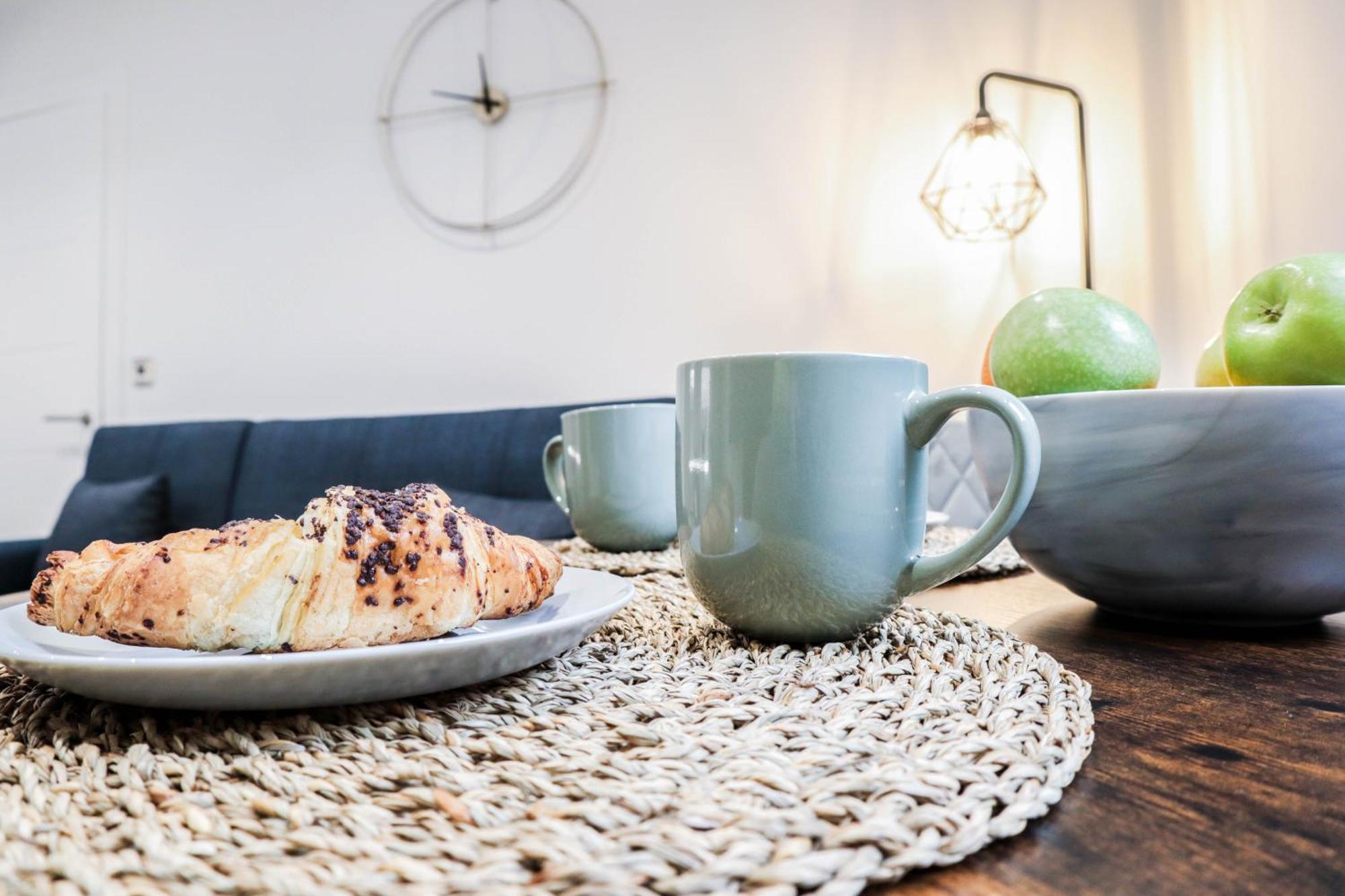 Modern 1-bed In Buckinghamshire With Free Wifi, Parking & Garden Apartment *