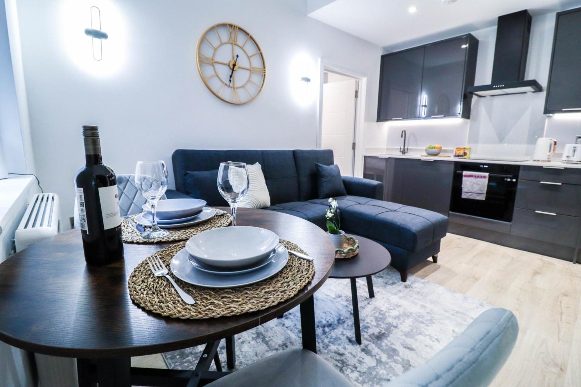 Modern 1-bed In Buckinghamshire With Free Wifi, Parking & Garden * High Wycombe