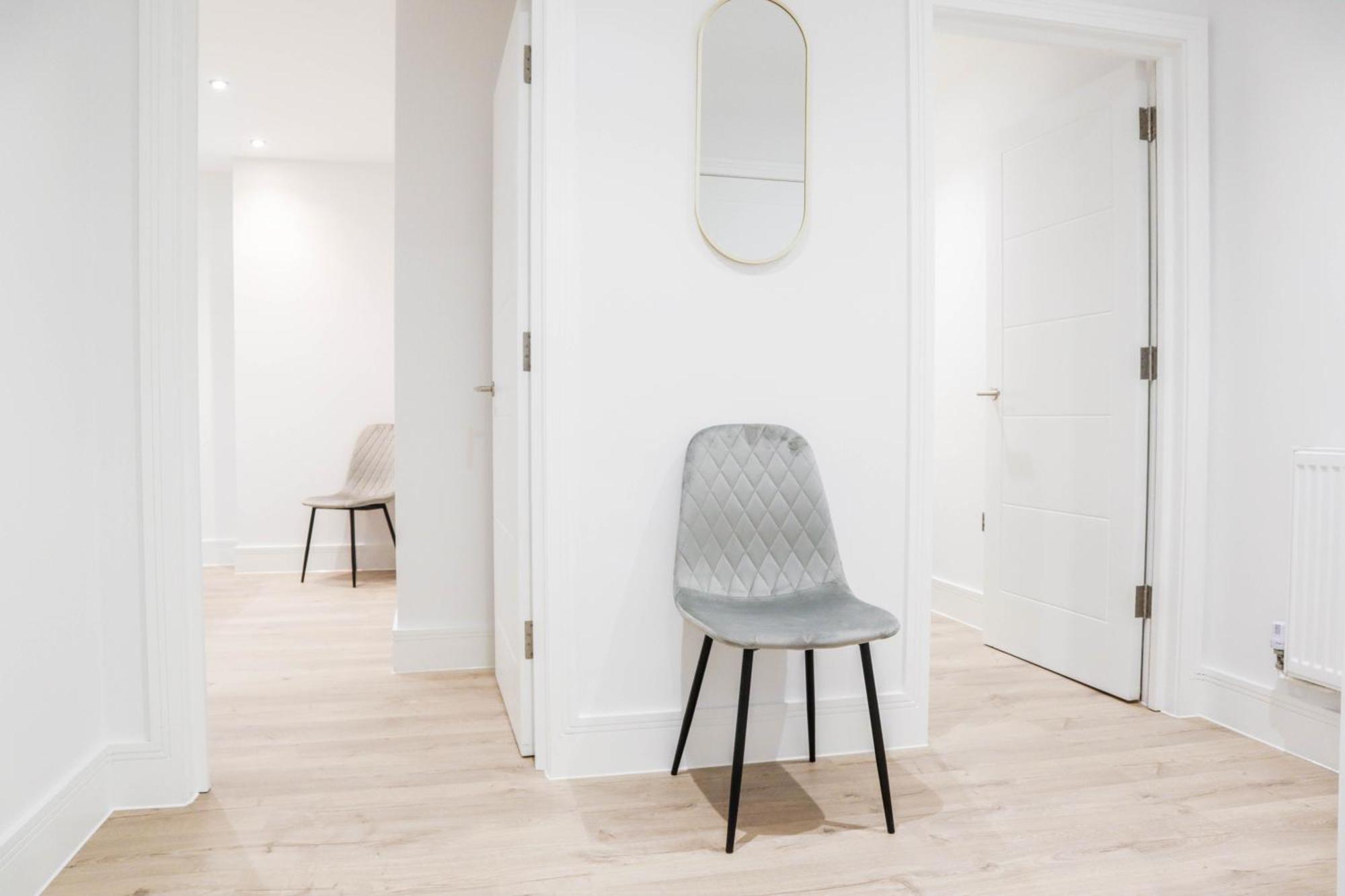 Modern 1-bed In Buckinghamshire With Free Wifi, Parking & Garden Apartment High Wycombe