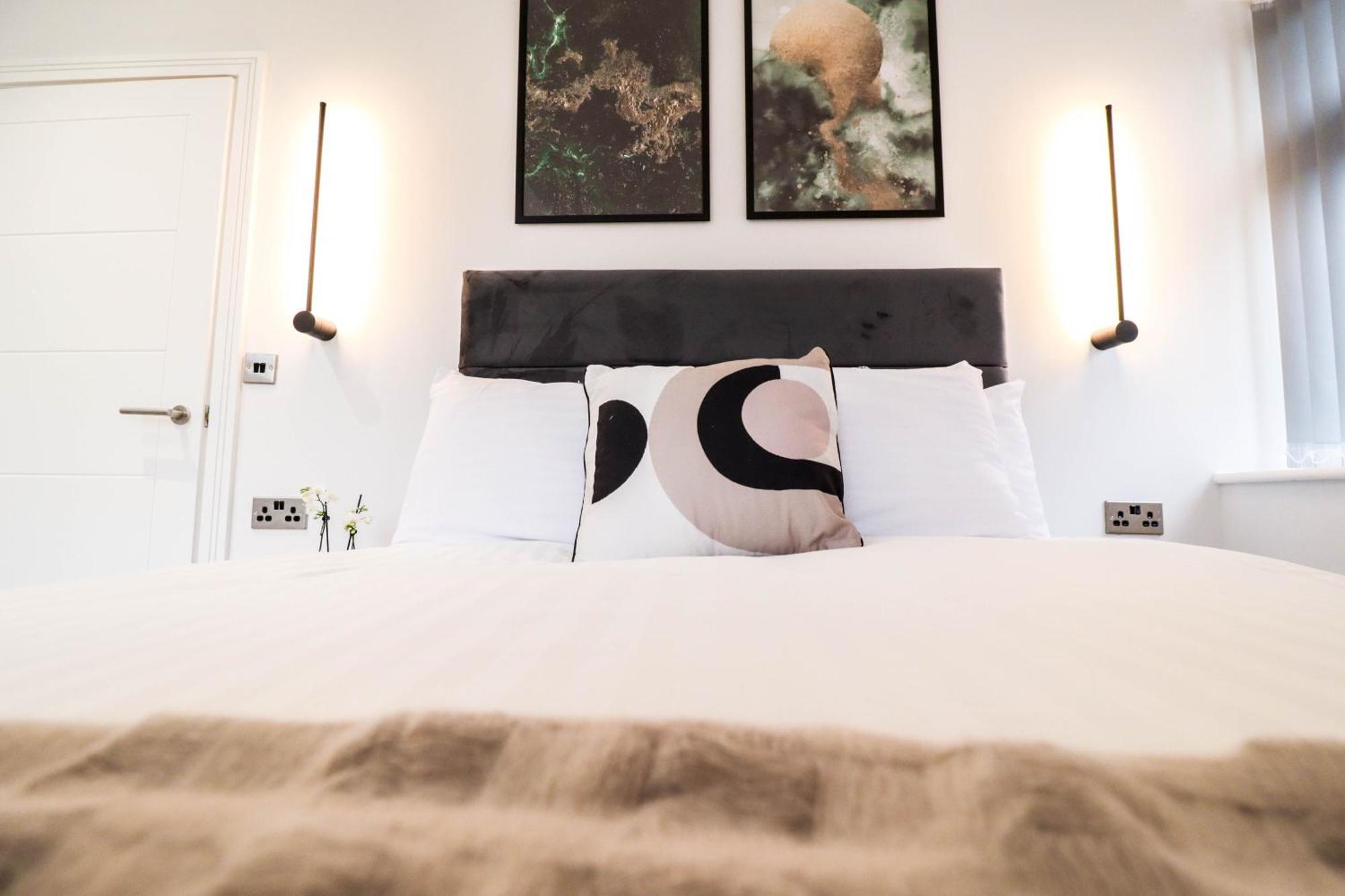 Modern 1-bed In Buckinghamshire With Free Wifi, Parking & Garden Apartment High Wycombe