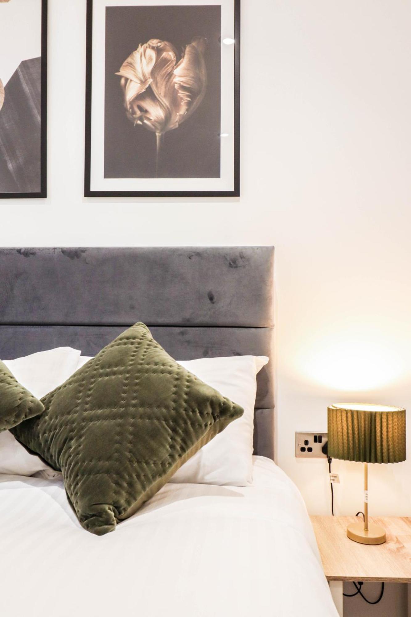 Modern 1-bed In Buckinghamshire With Free Wifi, Parking & Garden