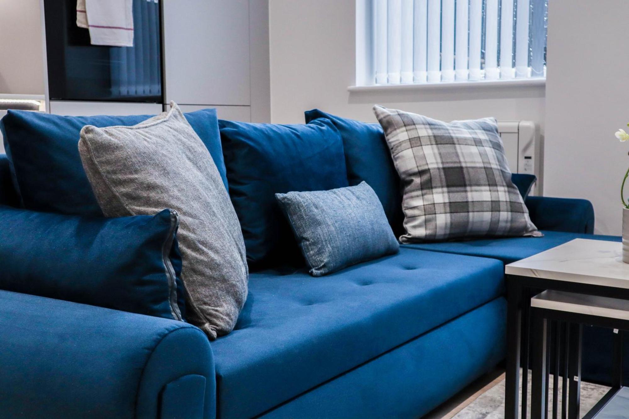 Modern 1-bed In Buckinghamshire With Free Wifi, Parking & Garden Apartment