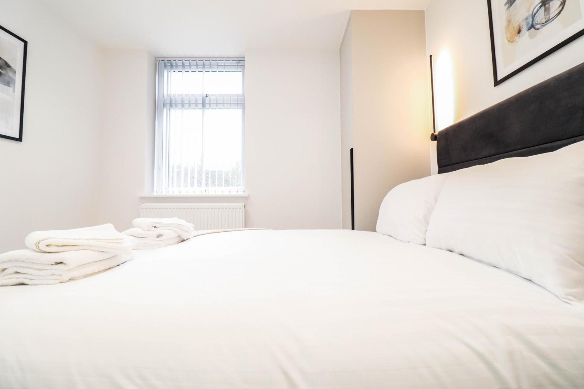 Modern 1-bed In Buckinghamshire With Free Wifi, Parking & Garden