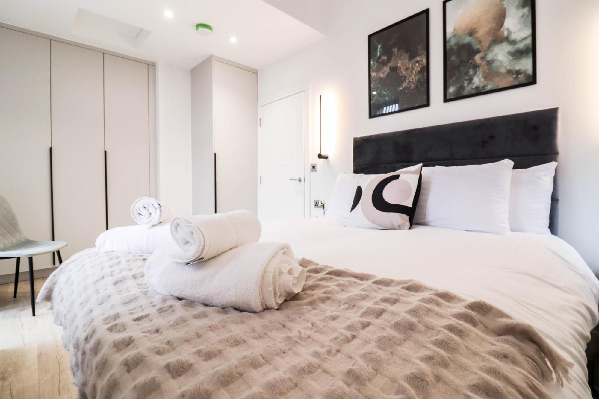 Modern 1-bed In Buckinghamshire With Free Wifi, Parking & Garden High Wycombe